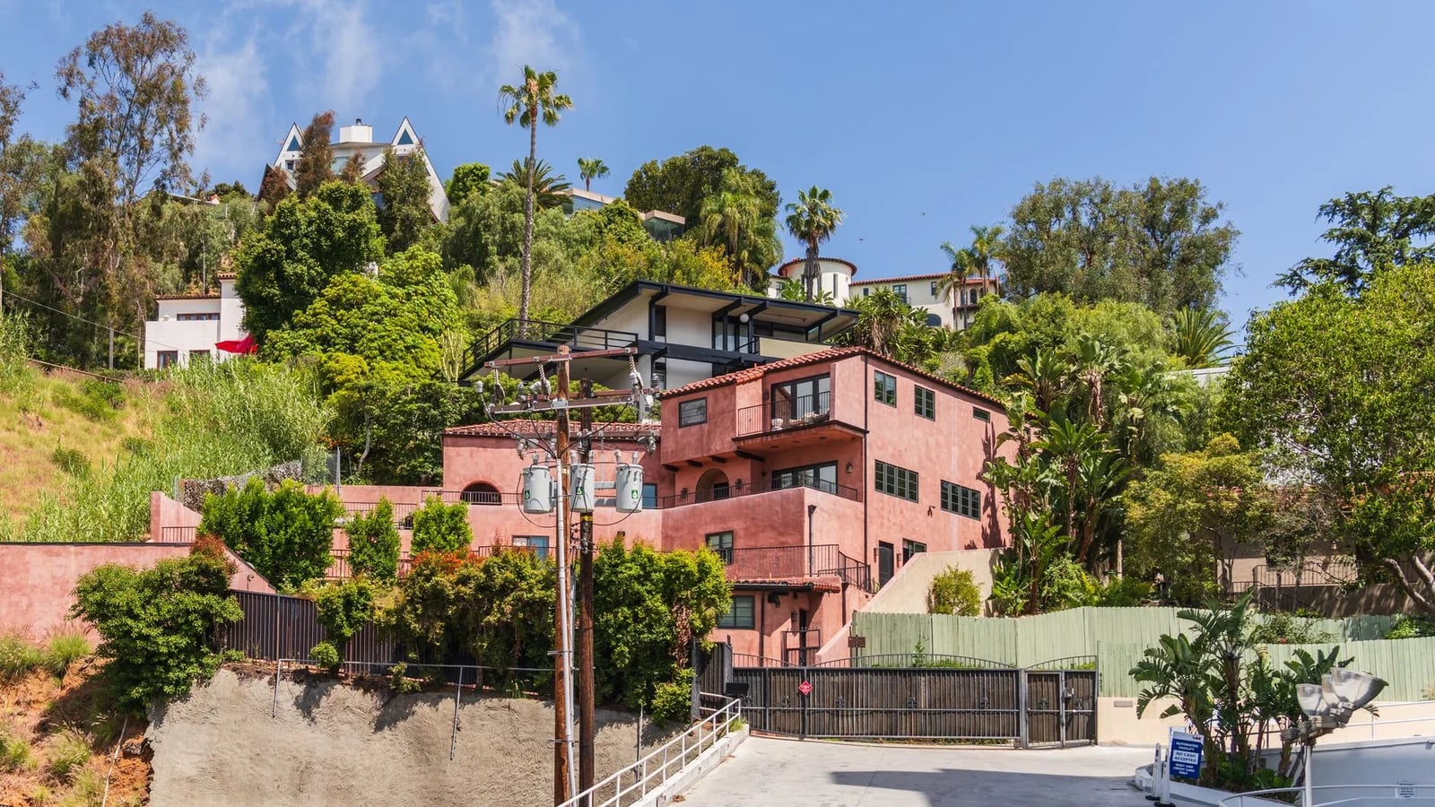 This contemporary villa in West Hollywood showcases luxury living with hillside views and lush greenery.